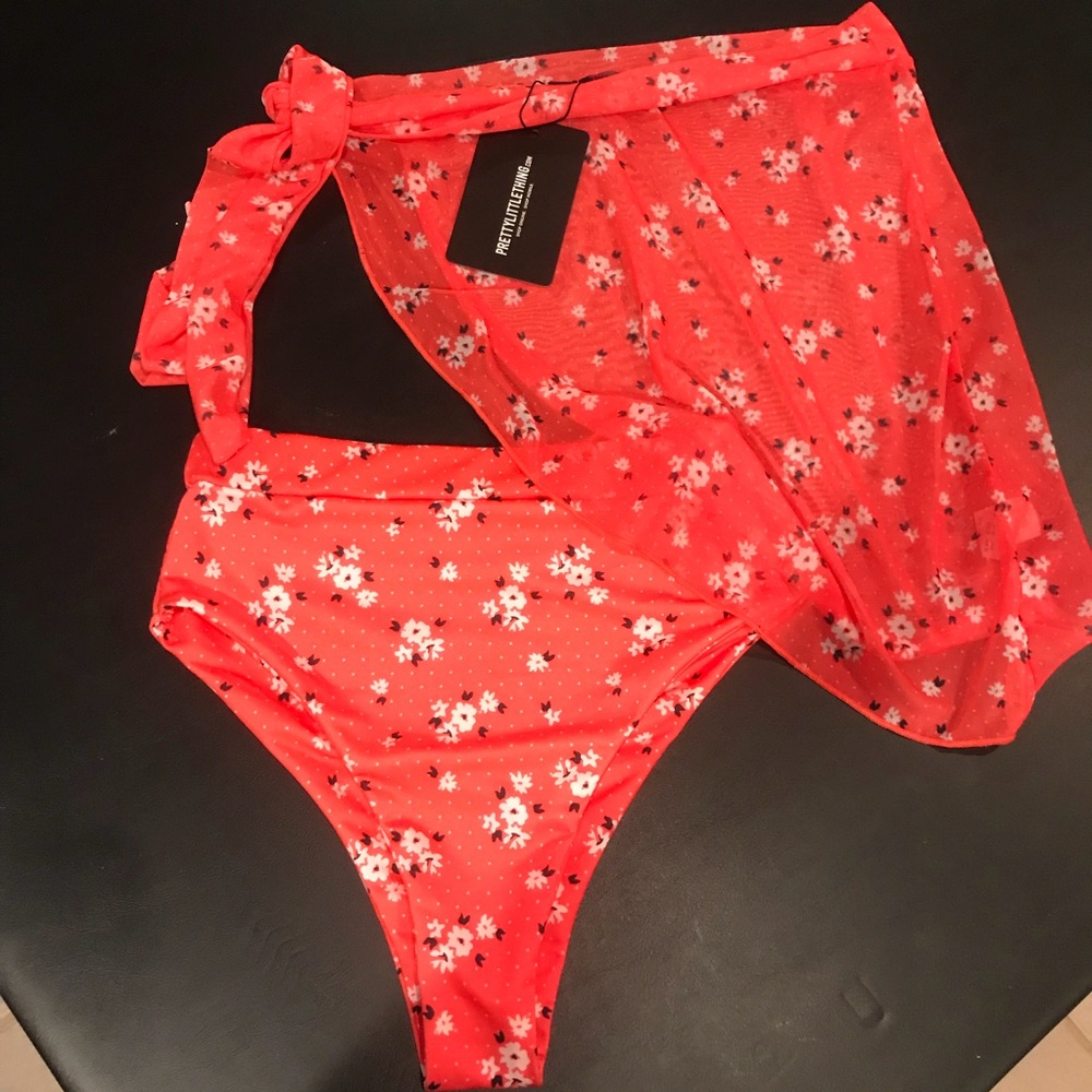 NWT Pretty little thing bikini bottoms